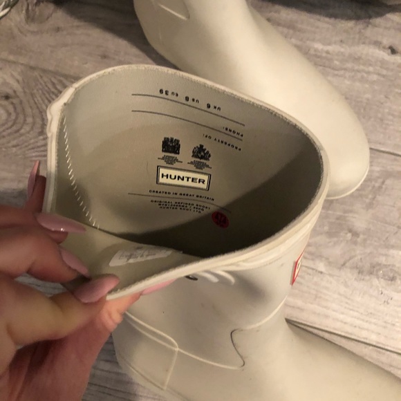 ***SOLD**** Hunter Boots SZ 8 - Picture 2 of 3